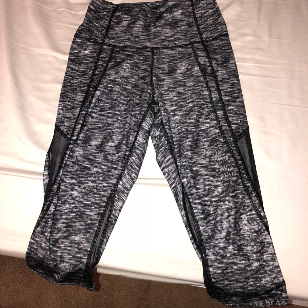 Women’s LuluLemon Cropped Leggings Size 4